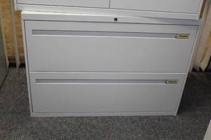 lot 324 image: Harpers Metal Lateral File Cabinet 2-drawer