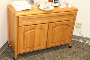 lot 328 image: Wood Cabinet 1-drawer2-door