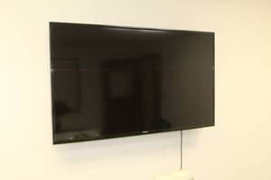 lot 329 image: Samsung 60 Wall-Mount TV with Remote Control