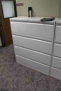 lot 330 image: Metal Lateral File Cabinet 4-drawer