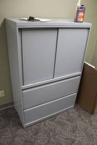 lot 333 image: Metal Office Suppy CabinetLateral File Cabinet 2-drawer