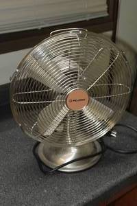 lot 346 image: Pelonis 14 Desk Fan