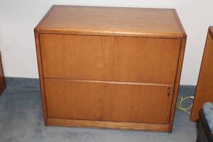 lot 359 image: Wood Lateral File Cabinet 2-drawer with Keys