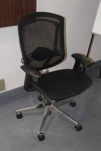 lot 368 image: Rolling Office Arm Chair