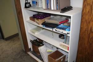 lot 378 image: Wood Bookcase 3-shelf