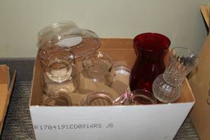 lot 384 image: Lot of (8) Glass Misc. Vases