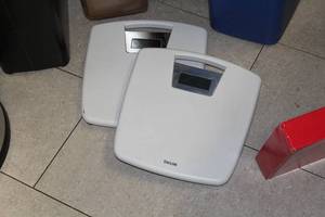 lot 391 image: Lot of (2) Taylor Floor Scales