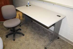 lot 397 image: Rolling Computer Desk with Rolling Office Chair