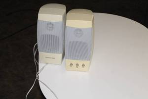 lot 421 image: Lot of (2) Gateway 2000 PC Speakers