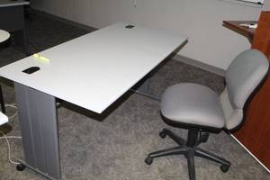 lot 398 image: Rolling Computer Desk with Rolling Office Chair