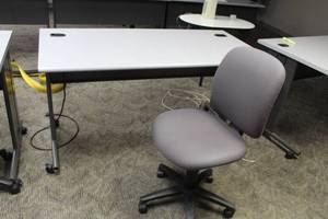lot 399 image: Rolling Computer Desk with Rolling Office Chair