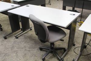 lot 400 image: Rolling Computer Desk with Rolling Office Chair