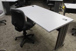 lot 403 image: Rolling Computer Desk with Rolling Office Chair
