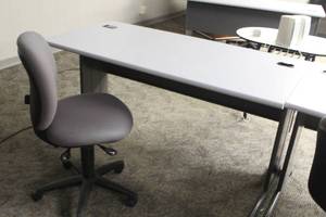 lot 406 image: Rolling Computer Desk with Rolling Office Chair