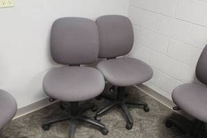 lot 411 image: Lot of (2) Rolling Office Chairs