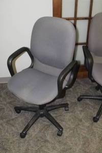 lot 415 image: Rolling Office Arm Chair