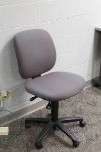 lot 409 image: Rolling Office Chair