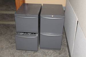 lot 447 image: Lot of (2) Metal File Cabinets 2-drawer