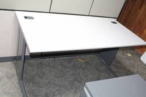 lot 451 image: Computer Table