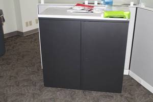 lot 471 image: Metal Office Suppy Cabinet 3-shelf2-door