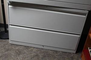 lot 479 image: Metal Lateral File Cabinet 2-drawer