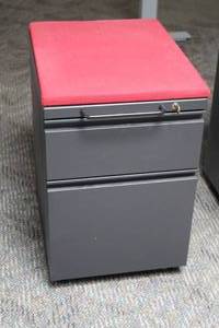 lot 514 image: Locking File Cabinet 2-drawer with Keys