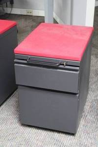 lot 515 image: Locking File Cabinet 2-drawer with Keys