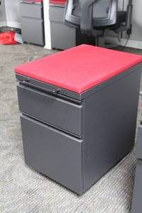 lot 516 image: Locking File Cabinet 2-drawer with Keys