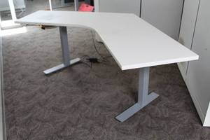 lot 517 image: Electric Adjustable V Office Desk