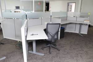 lot 525 image: 4-Cubicle Sectional with (4) Power Adjustable Corner Desks, (3) Rolling Office Arm Chairs, (4) 2-Drawer Cabinets