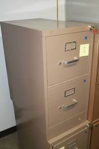 lot 146 image: Metal Locking File Cabinet 2-drawer with Key