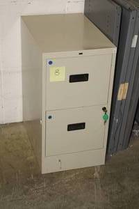 lot 156 image: Hon File Cabinet 2-drawer with Key