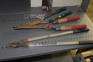 lot 158 image: Lot of (3) Garden Hand Tools w Bypass Lopper, (2) Hedge Trimmers