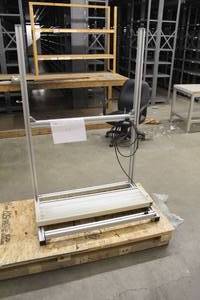 lot 189 image: Workstation Overhead Light