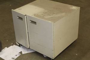 lot 195 image: Rolling Storage Cabinet 2-shelf2-door