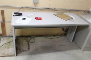 lot 203 image: Office Desk