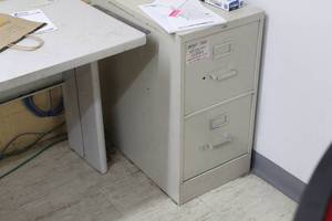 lot 204 image: Hon Metal File Cabinet 2-drawer