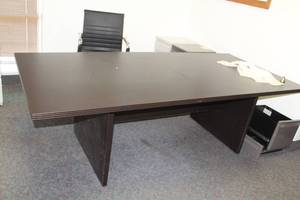 lot 601 image: Conference Table