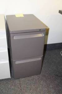 lot 603 image: Metal File Cabinet 2-drawer