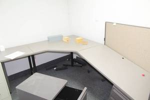 lot 611 image: Office Desk