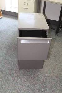 lot 612 image: Cabinet 2-drawer