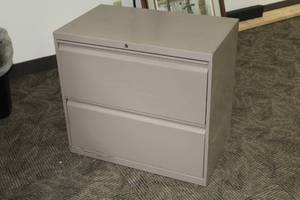 lot 626 image: Metal Lateral File Cabinet 2-drawer