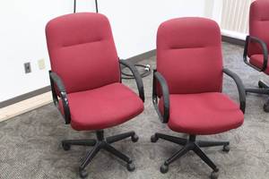 lot 627 image: Lot of (2) Rolling Office Arm Chairs