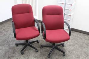 lot 628 image: Lot of (2) Rolling Office Arm Chairs