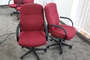 lot 629 image: Lot of (2) Rolling Office Arm Chairs
