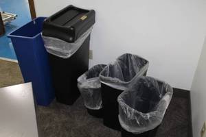 lot 635 image: Lot of (5) Plastic Garbage Cans