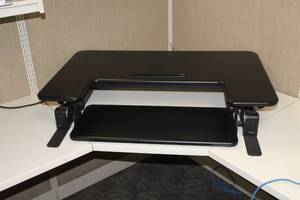 lot 641 image: Viv Standing Desk