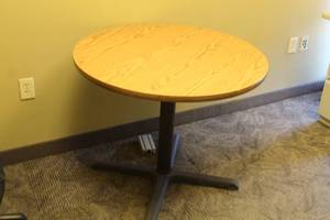 lot 658 image: 35-12 MetalWood Top Pedestal Conference Table