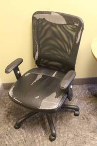 lot 660 image: Rolling Office Arm Chair