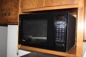 lot 668 image: Kenmore Household Microwave Oven